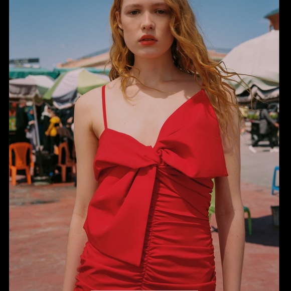 Zara tied , large bow ruched red dress blogger’s fave 2022 - Picture 5 of 16